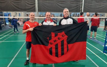 Atletas de Serra Negra retornam de Etapa Estadual Sênior, Veterano e Master de Badminton com três medalhas