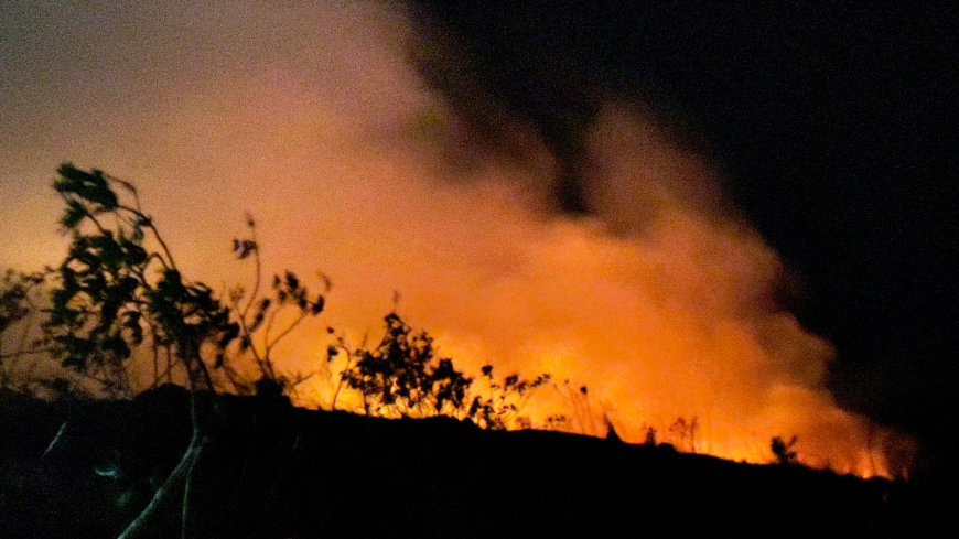 Fogo de grandes proporções atinge Vila Dirce