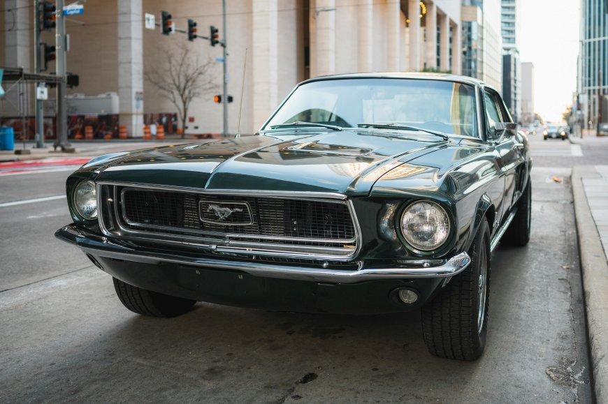 Encontro de carros antigos em Águas de Lindóia comemora 60 anos do Mustang
