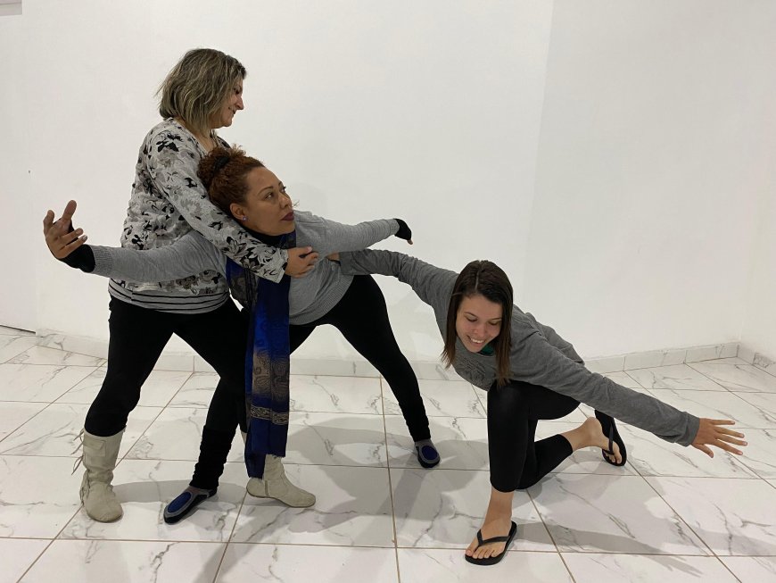 Oficina de teatro gratuita acontece em diversos bairros da cidade