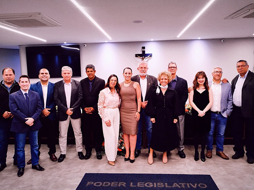 Membros da diretoria do Parlamento da Região do Circuito das Águas Paulista tomam posse
