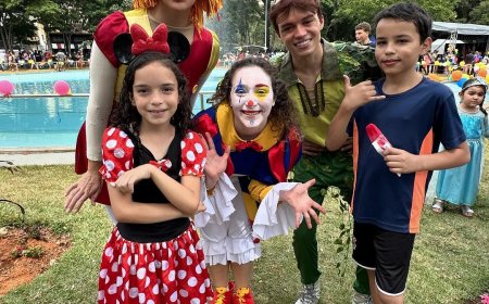 Centenas de pessoas participam da festa do Dia das Crianças na Praça Sesquicentenário