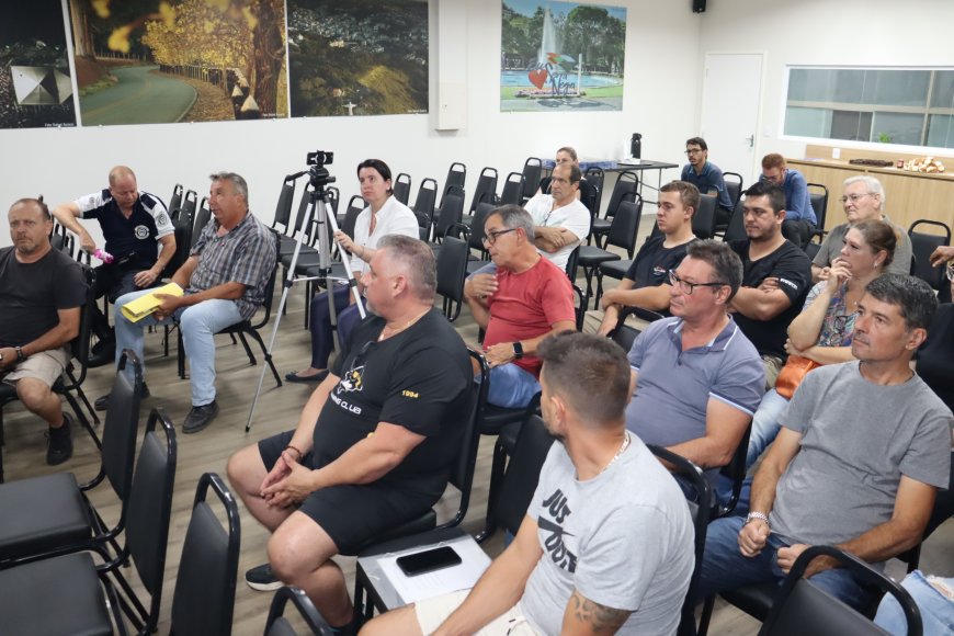 Reunião com moradores, comerciantes e empreendedores discute alterações na Rua Petrópolis