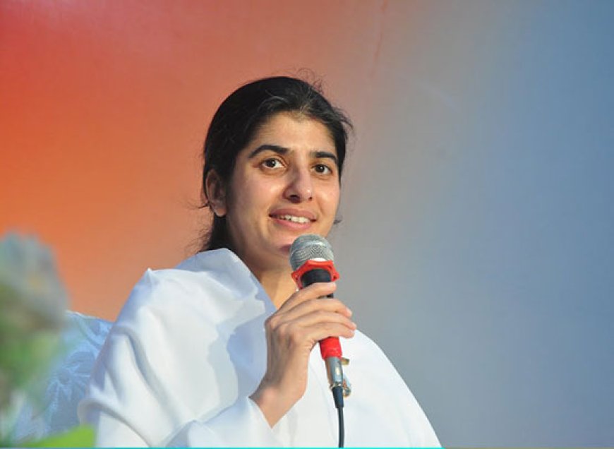 Serra Negra recebe pela primeira vez a mestra indiana BK Shivani em palestra sobre meditação e cura da mente