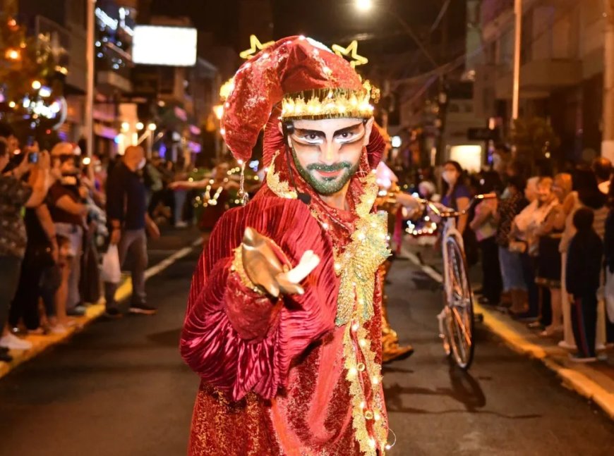 Sexto fim de semana do Luzes da Serra tem estreia da Parada de Natal 2025
