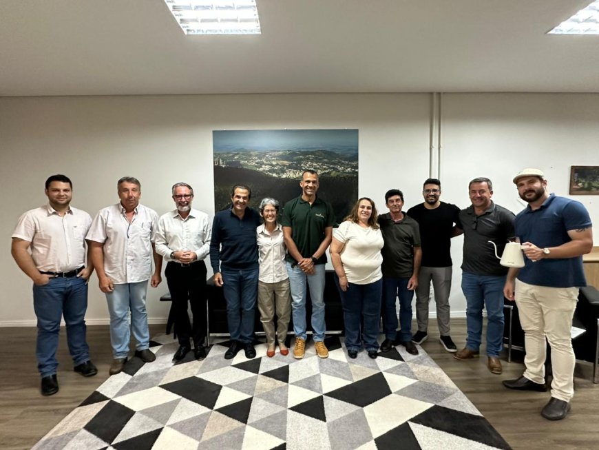 Prefeito recebe grupo de cafeicultores serranos premiados nacionalmente