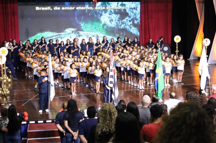Formatura das Escolas Municipais reúne grande público no Centro de Convenções
