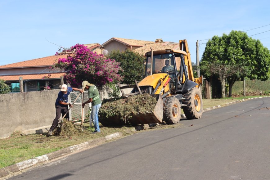 Operação Cata-bagulho percorre a cidade para retirada de inservíveis