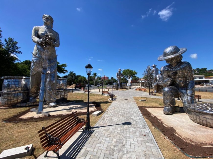 Rotatória do Café é o novo ponto turístico da Estância de Amparo
