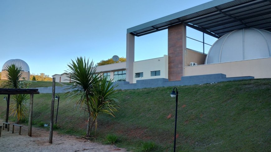 Polo Astronômico de Amparo abre temporada 2026 com novo sistema de projeção no Planetário Digital