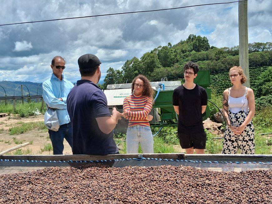 Café Nonno Marchi realiza experiência imersiva do café com plantio de mudas
