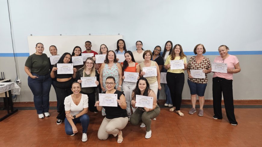 Alunos são certificados no Curso de Ovos de Páscoa em Serra Negra