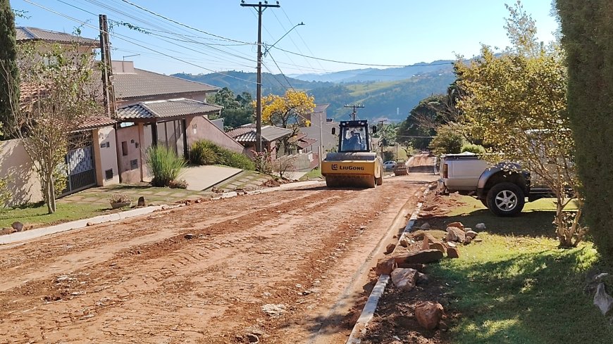Obras de pavimentação da Rua das Primaveras avançam no Jardim Placidolândia