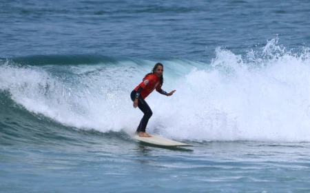 Aos 62 anos, Angela Bauer se torna a primeira campeã de longboard 60+ nos Master Games Brasil