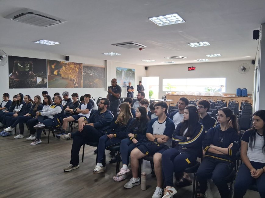 Projeto OAB Cidadania leva estudantes do Colégio Reino à prefeitura 